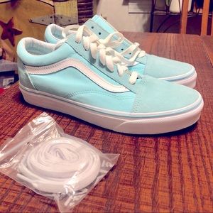 NEW Blue Vans Old Skool, men’s 5.5, women’s 7